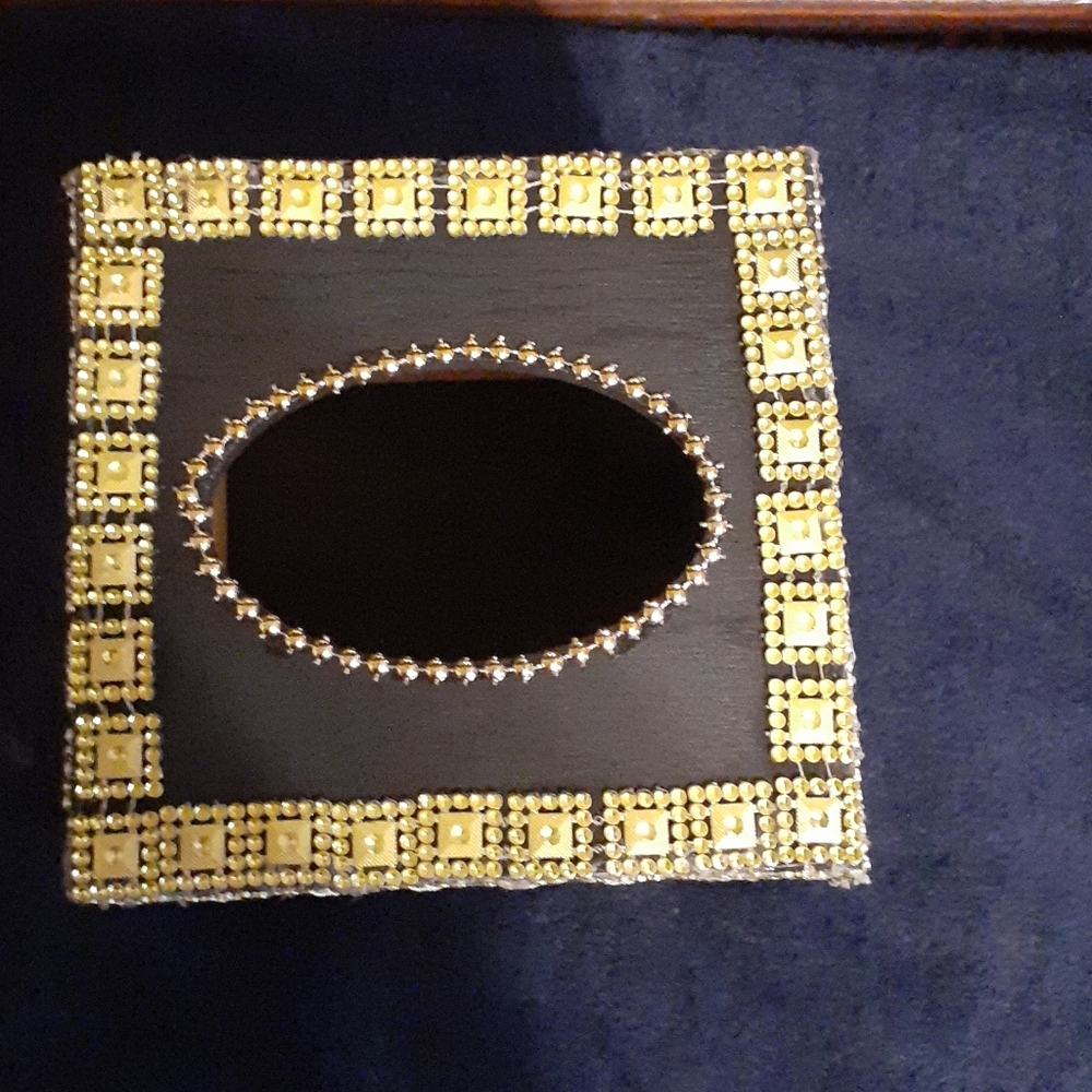 Hand crafted tisue box holder